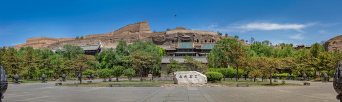 云岡石窟全景圖