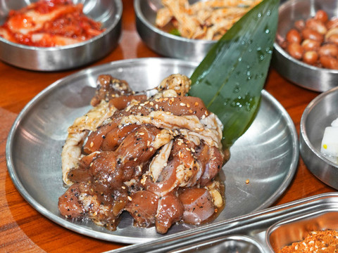 韓國(guó)料理日式燒肉燒烤牛肉五花肉