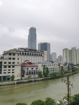 蘇州河畔