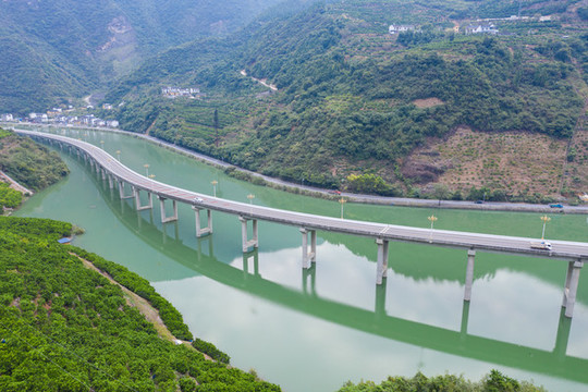 最美水上公路