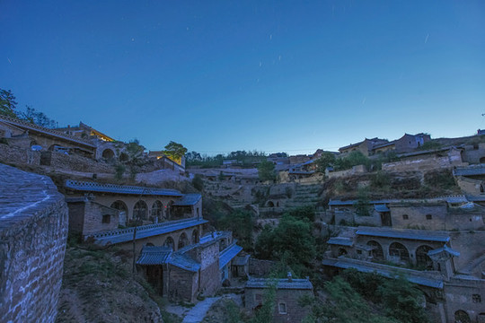 李家山村黎明時分