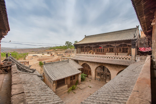 李家山村