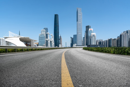 前進(jìn)的道路和現(xiàn)代建筑