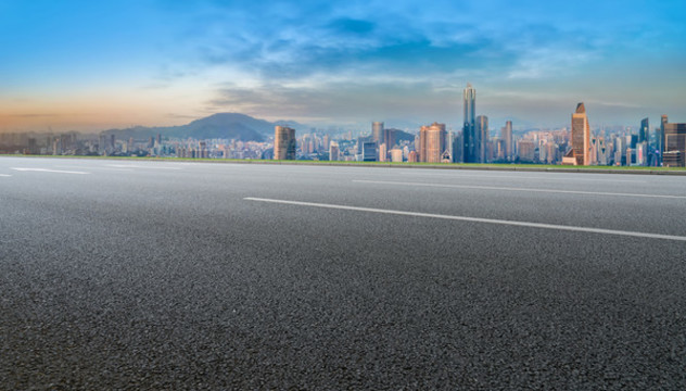 前進(jìn)的道路和城市景觀
