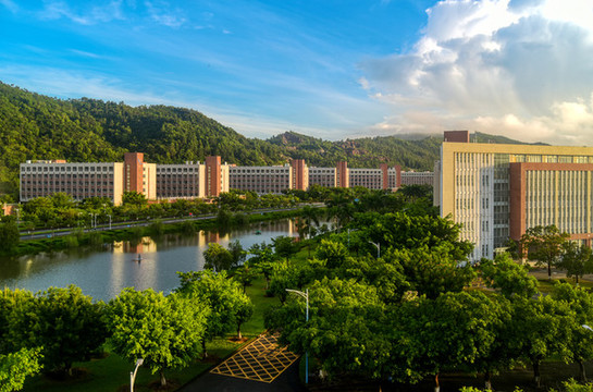 珠?？萍紝W(xué)院校園風(fēng)光