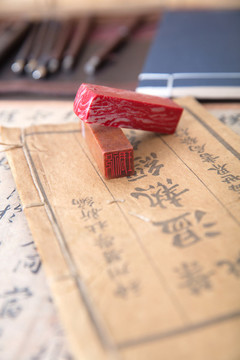 古書上兩枚精致的石質(zhì)印章