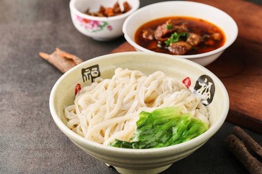 醬香牛肉刀削面