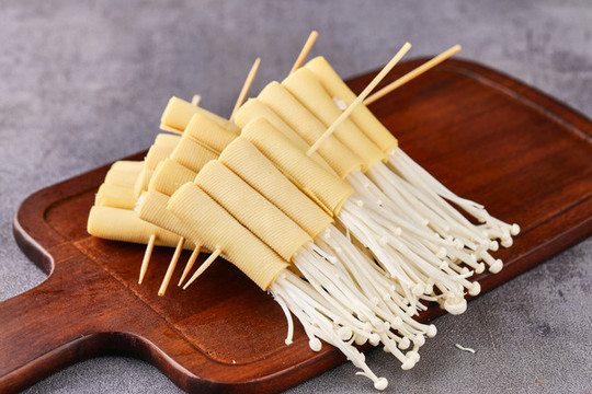 干豆腐卷金針菇