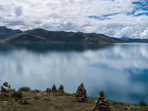 西藏高原圣湖羊卓雍措