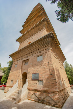 普救寺鶯鶯塔