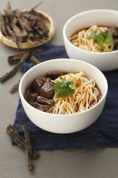 黑筍牛肉面