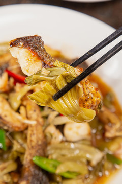 酸菜燜魚(yú)塊