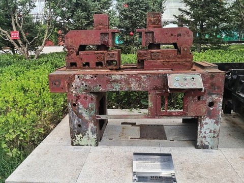 機床