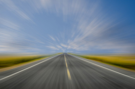 速度感野外公路背景