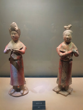 胡裝女俑