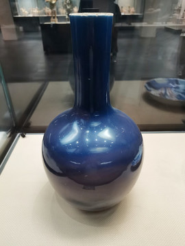 乾隆霽藍(lán)膽型瓶