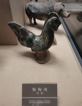 釉陶雞