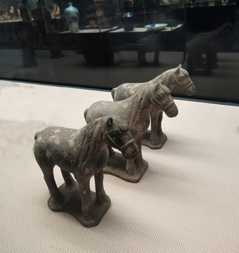 元代陶馬