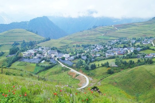 香格里拉彝族村寨