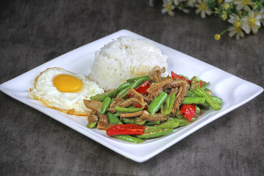 爆椒牛肚拌飯01