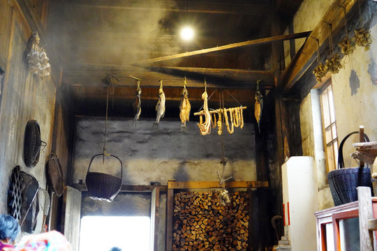 婺源篁嶺農(nóng)家曬臘肉