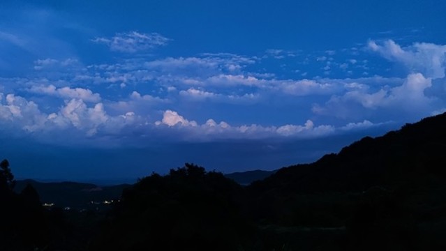 山區(qū)黃昏