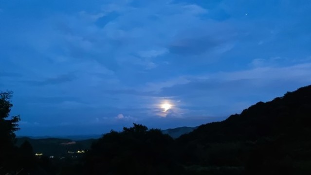 山區(qū)黃昏