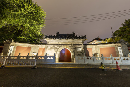 北京東城區(qū)智化寺山門夜景