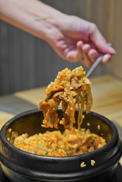 韓國(guó)料理石鍋拌飯烤肉拌飯