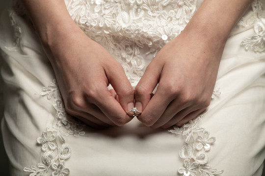 婚紗與鉆戒