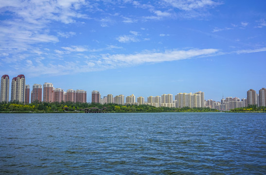 天津梅江湖泊景觀