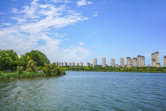 天津梅江湖泊景觀