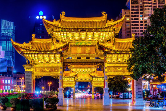 中國(guó)云南昆明金馬碧雞坊夜景