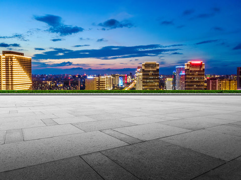 道路地面和城市夜景