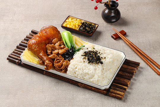 雞腿飯