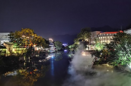 小河夜景