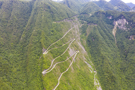 航拍湖北恩施掛壁公路
