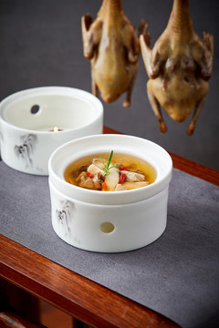 松茸乳鴿湯