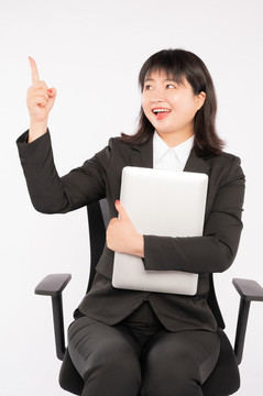 商業(yè)女性手抱筆記本擺拍