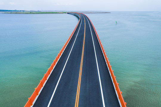 遼寧錦州市太和區(qū)白沙灣跨海大橋