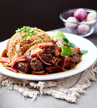 牛腩飯?zhí)撞? style=