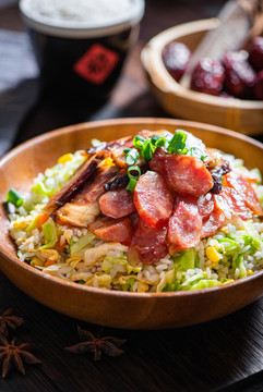 廣式臘腸炒飯揚(yáng)州炒飯