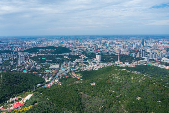 佛慧山上航拍濟(jì)南城市風(fēng)光