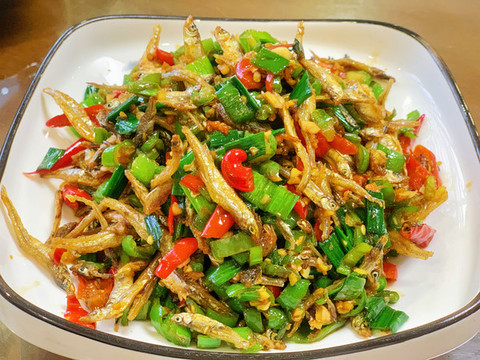 辣炒小河魚