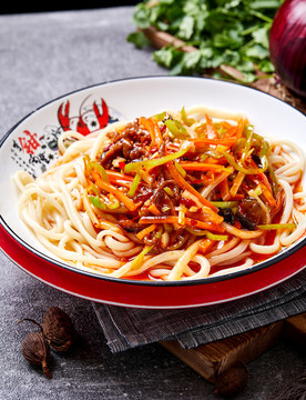 魚香肉絲拌面