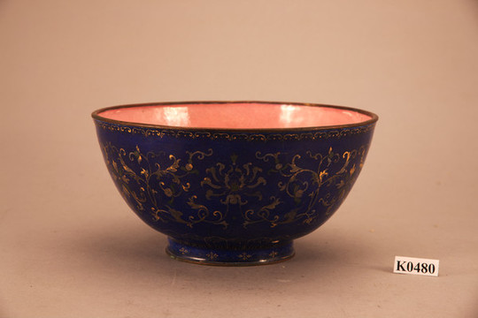 清乾隆款銅胎藍(lán)釉琺瑯碗