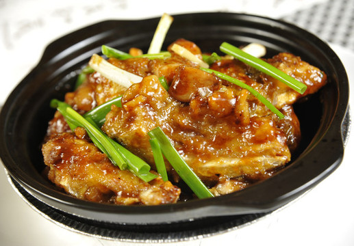 蔥姜魚(yú)頭煲