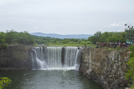 鏡泊湖