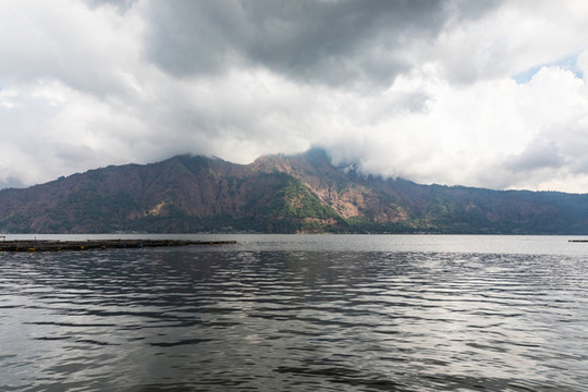 巴厘岛巴图尔湖