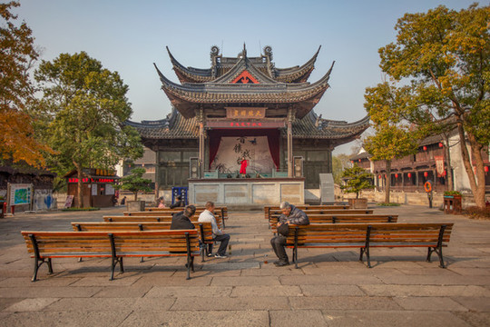 魯鎮(zhèn)戲臺